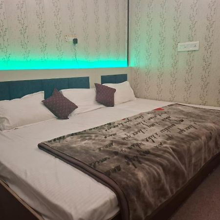 Hotel Sgh Subhadra Guest House Ayodhya Exteriör bild