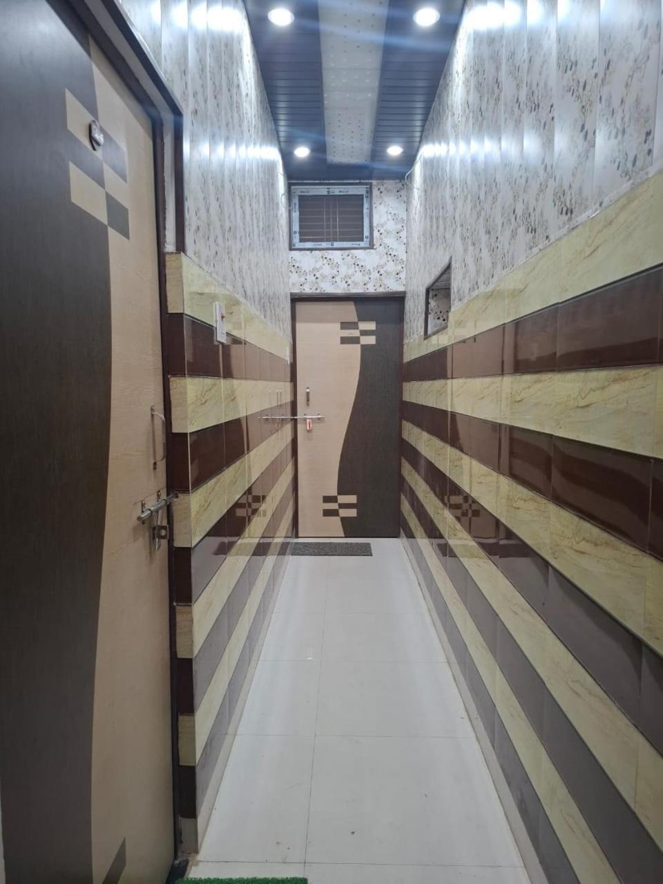 Hotel Sgh Subhadra Guest House Ayodhya Exteriör bild