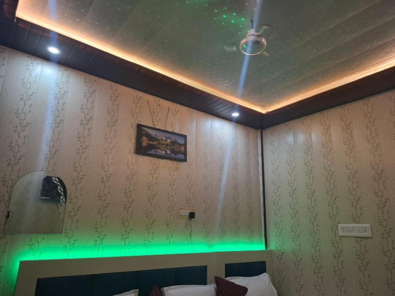 Hotel Sgh Subhadra Guest House Ayodhya Exteriör bild