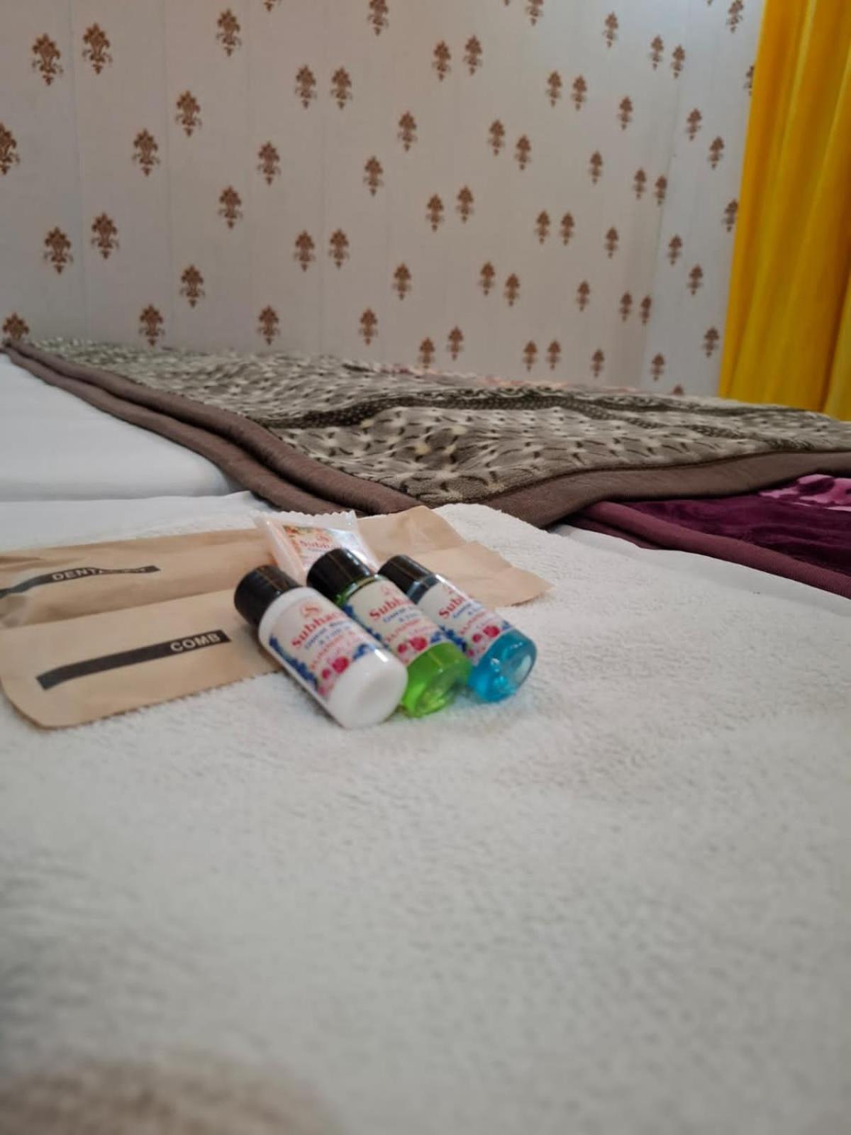 Hotel Sgh Subhadra Guest House Ayodhya Exteriör bild