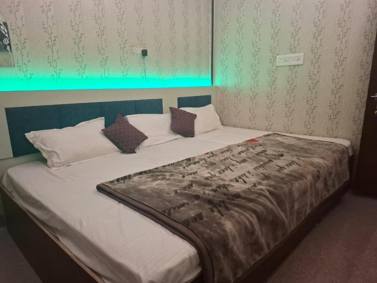 Hotel Sgh Subhadra Guest House Ayodhya Exteriör bild
