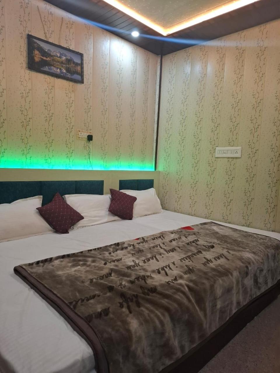 Hotel Sgh Subhadra Guest House Ayodhya Exteriör bild