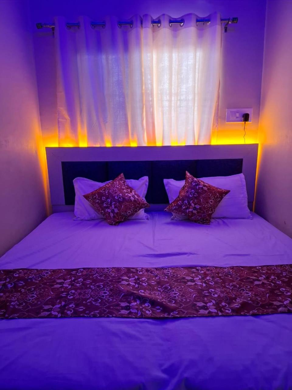 Hotel Sgh Subhadra Guest House Ayodhya Exteriör bild