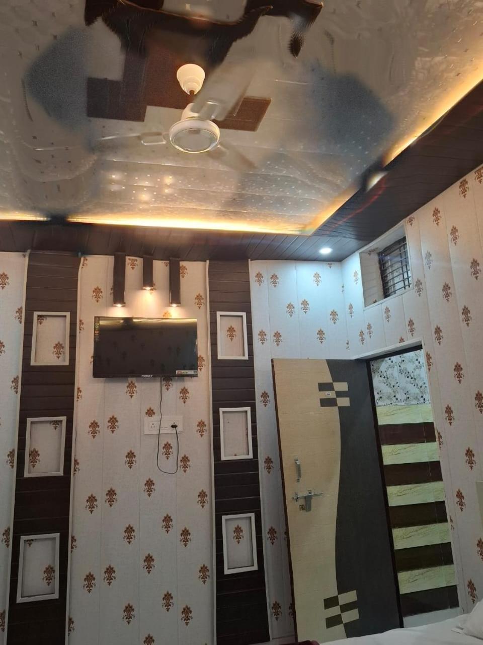 Hotel Sgh Subhadra Guest House Ayodhya Exteriör bild