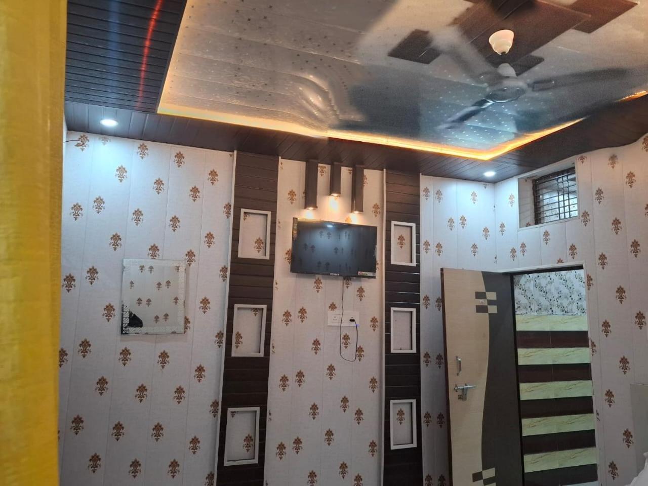 Hotel Sgh Subhadra Guest House Ayodhya Exteriör bild