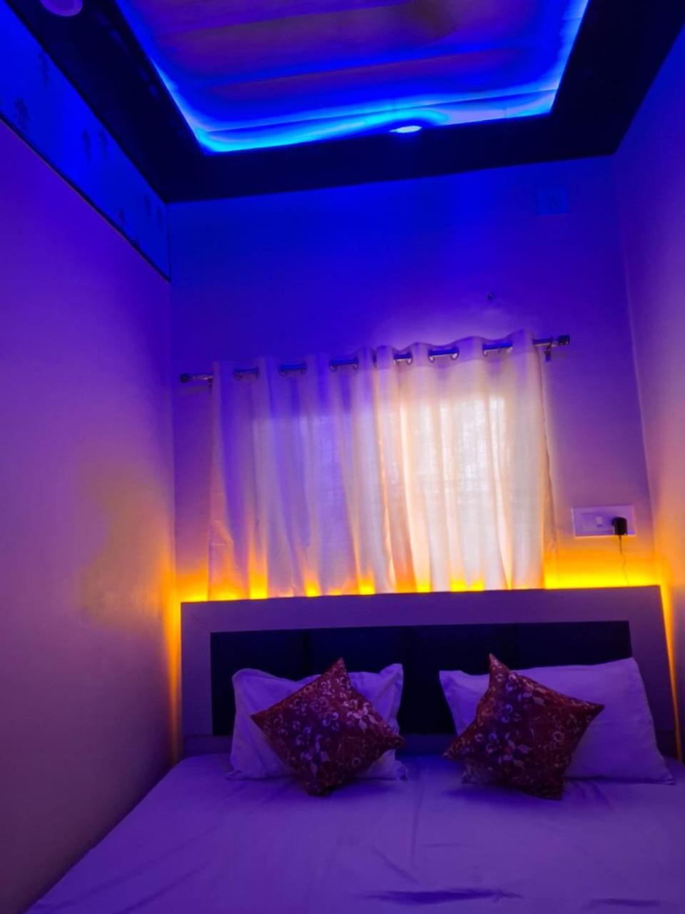 Hotel Sgh Subhadra Guest House Ayodhya Exteriör bild