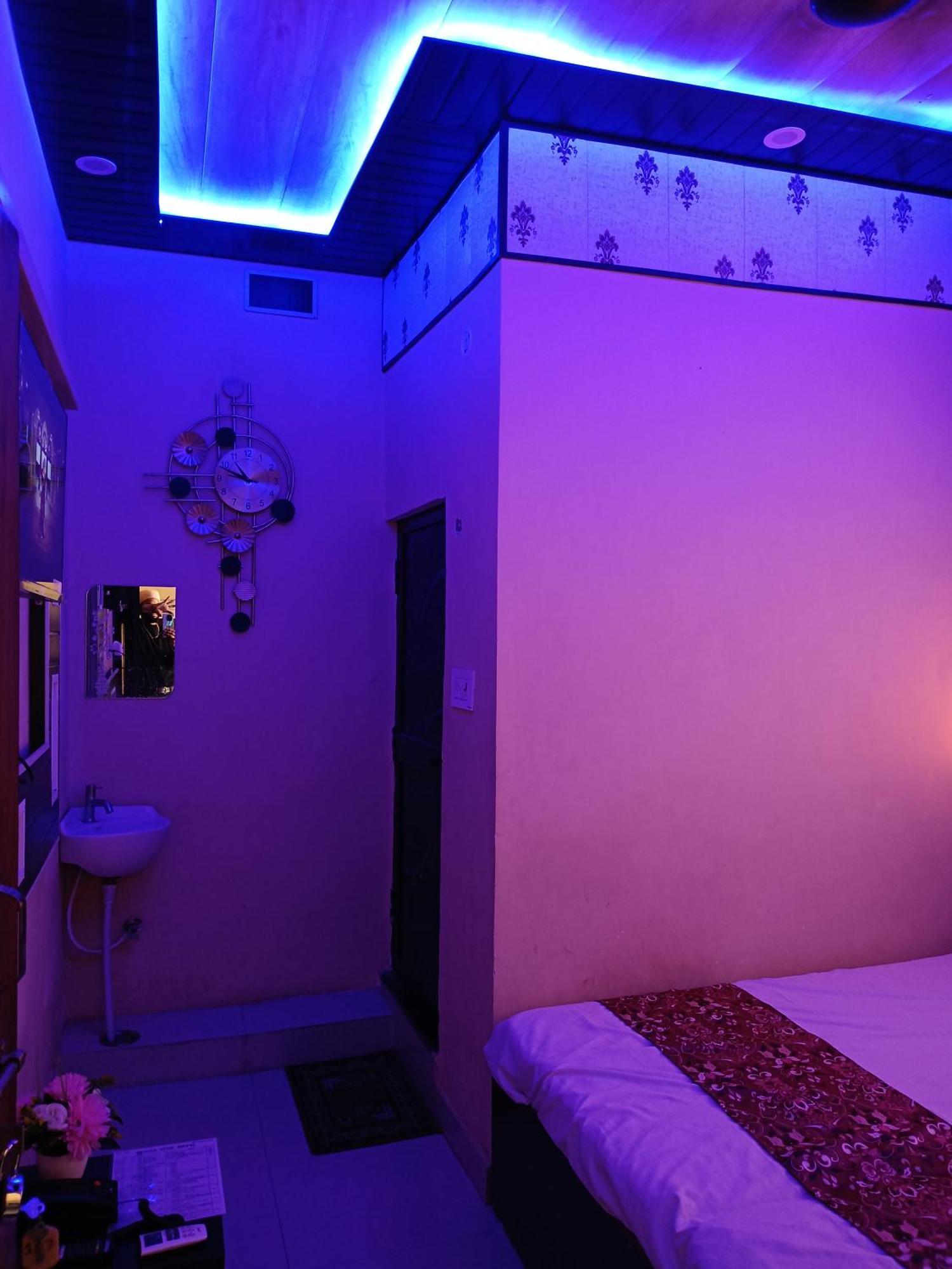 Hotel Sgh Subhadra Guest House Ayodhya Exteriör bild