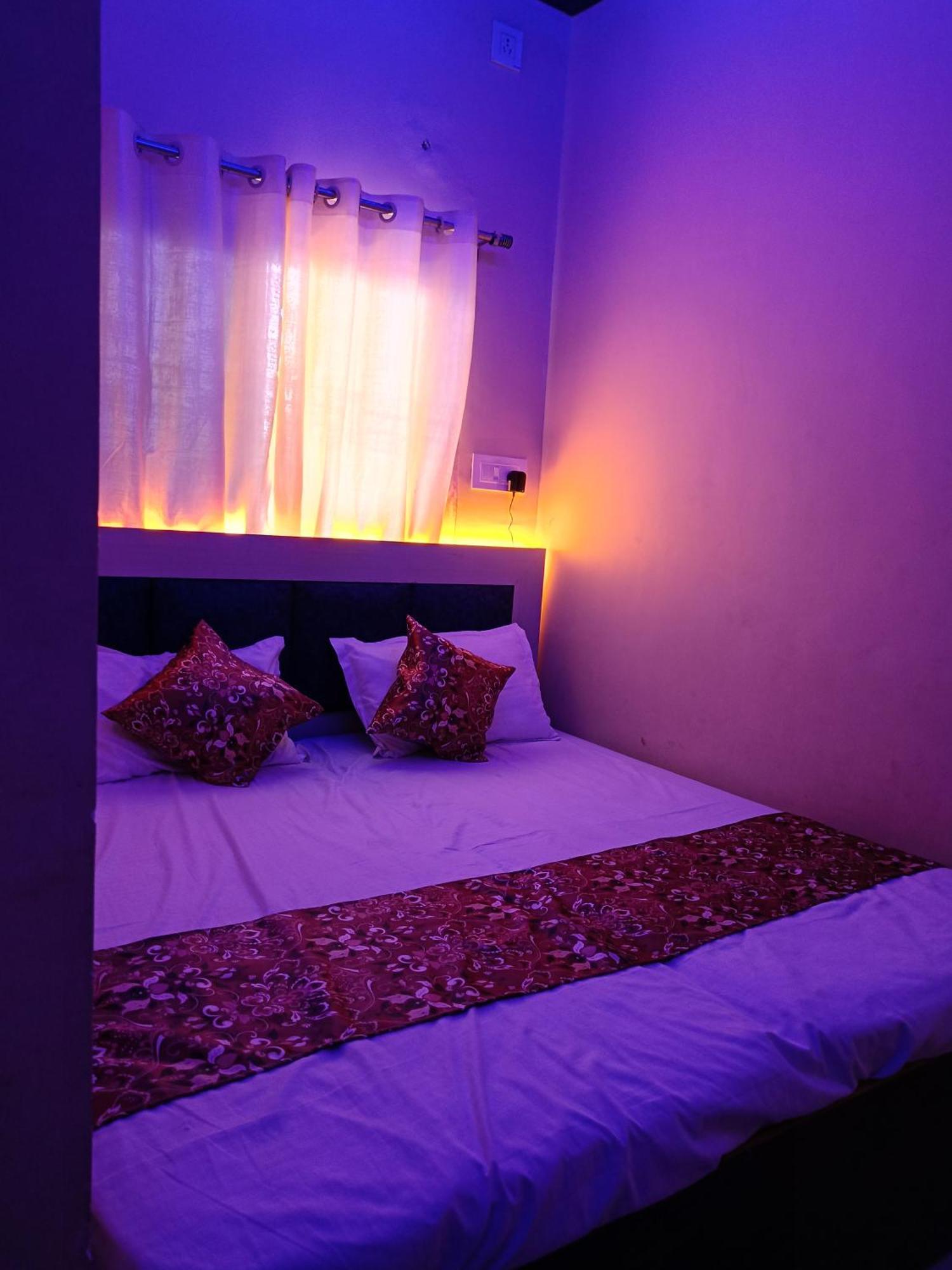 Hotel Sgh Subhadra Guest House Ayodhya Exteriör bild