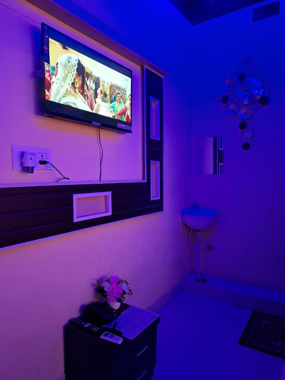 Hotel Sgh Subhadra Guest House Ayodhya Exteriör bild