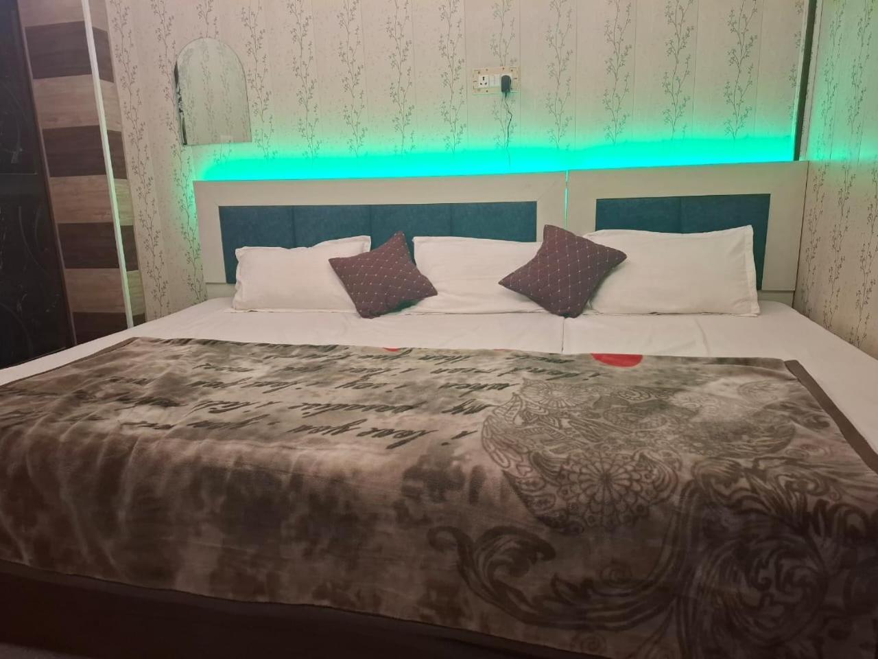 Hotel Sgh Subhadra Guest House Ayodhya Exteriör bild
